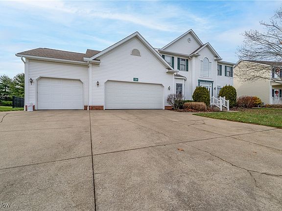 3rd image of 1208 Fairway Dr