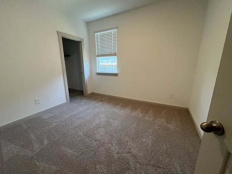 12807 Southborough Ln — Photo 16