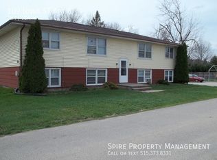 109 Iowa St APT 8, Center Pt, IA 52213