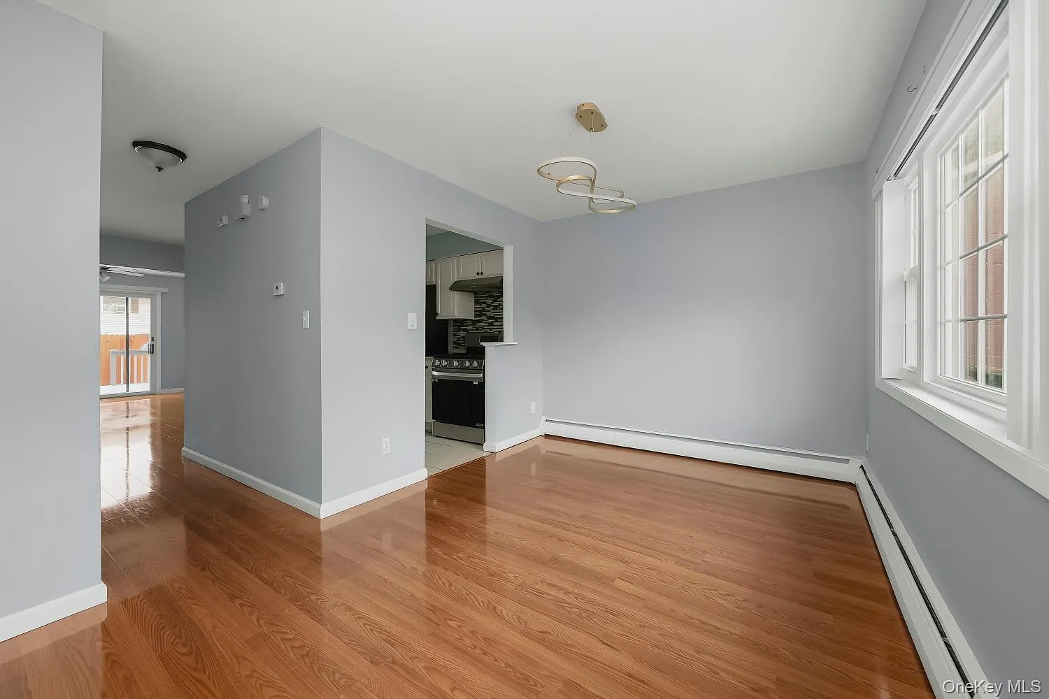 3 bed, 1.5 bath, 1404 sqft, $3,500 — Photo 2