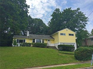 8 Beacon Dr, Port Washington, NY 11050