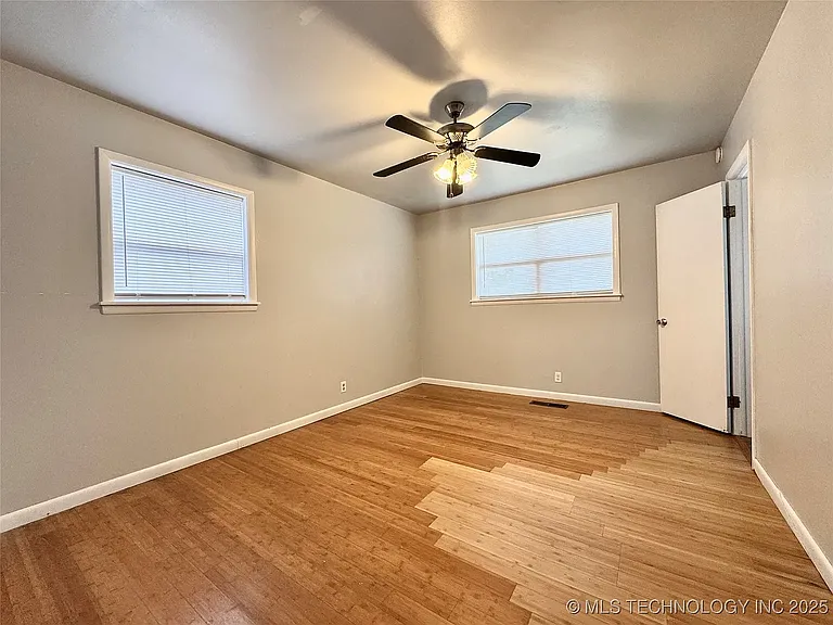 11311 E 15th Pl — Photo 17