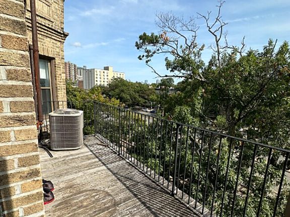 2nd image of 1129A Commonwealth Ave #352