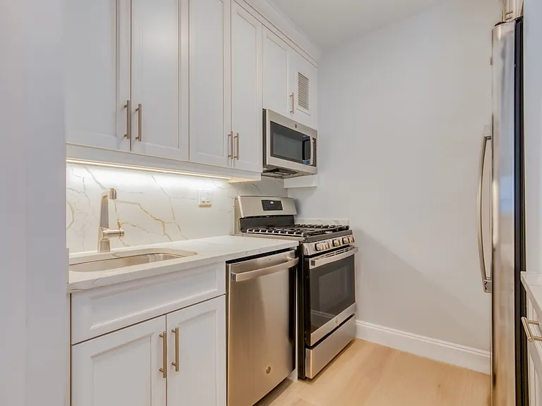 20 W 64th St #40G — Photo 4