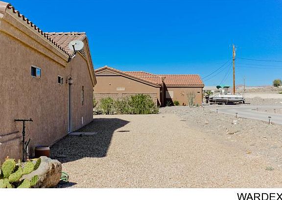 5th image of 3211 Douglas Dr