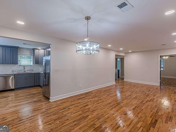 4th image of 1395 Dennis Dr