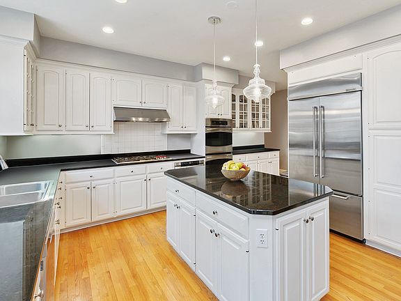 2nd image of 10821 N Beechwood Dr
