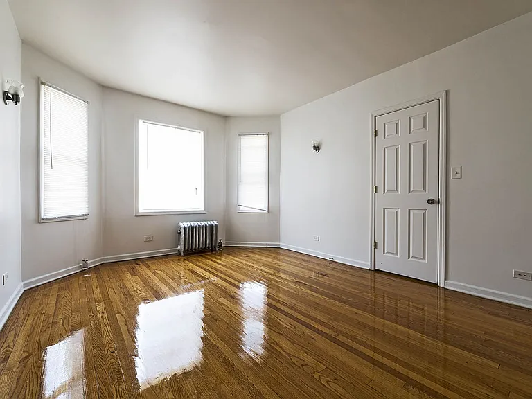 8251 S Ellis — Photo 20