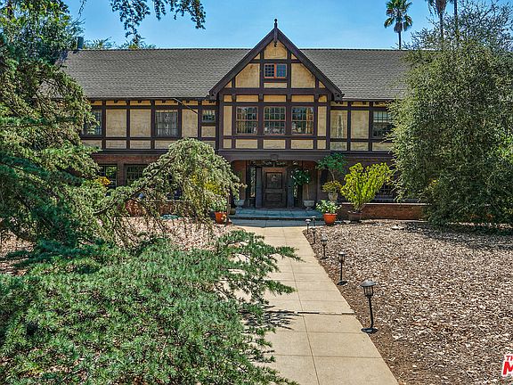3rd image of 423 Oaklawn Ave