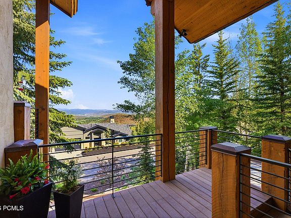 4th image of 3542 Sun Ridge Dr