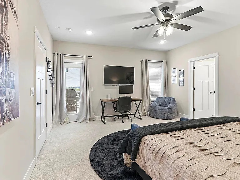 3912 Travers Cir — Photo 18