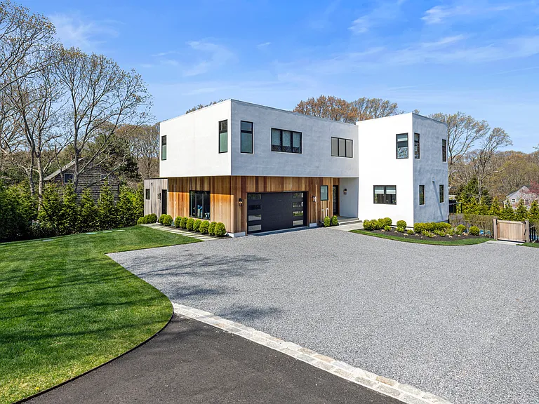 130 Highview Dr — Photo 1