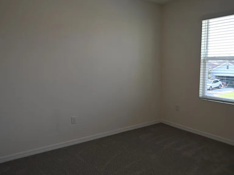 1341 Middle Lake Dr — Photo 31