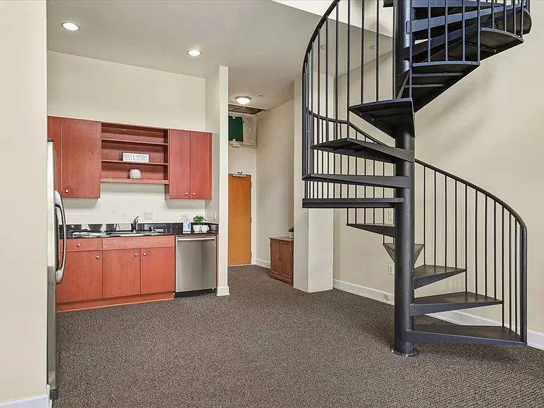 809 Clay St — Photo 9