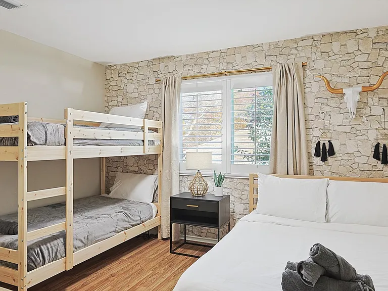 708 Azalea Dr — Photo 30