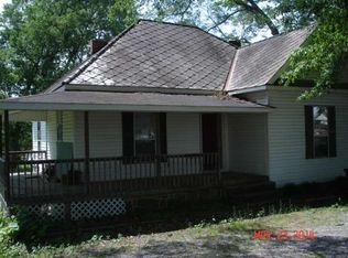 905 Crittenden Ave, Chickamauga, GA 30707