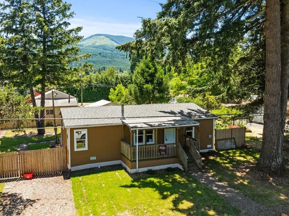 228 SE Ivy St, Mill City, OR 97360