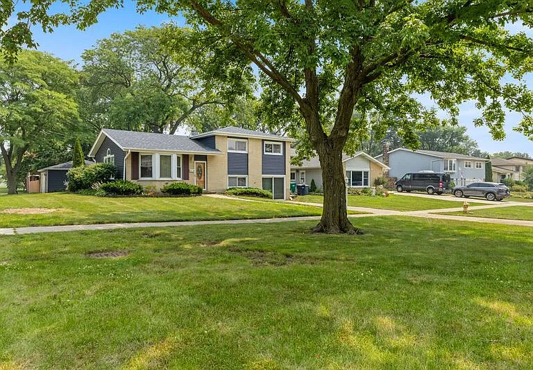 1003 S Finley Rd — Photo 3