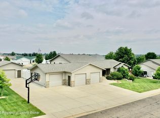 2110 5th St W, Dickinson, ND 58601