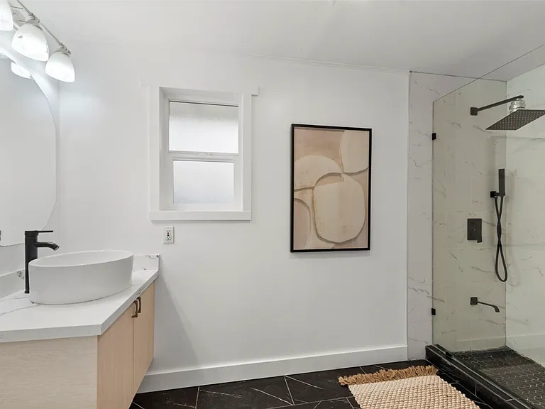 16129 SE 5th St — Photo 3