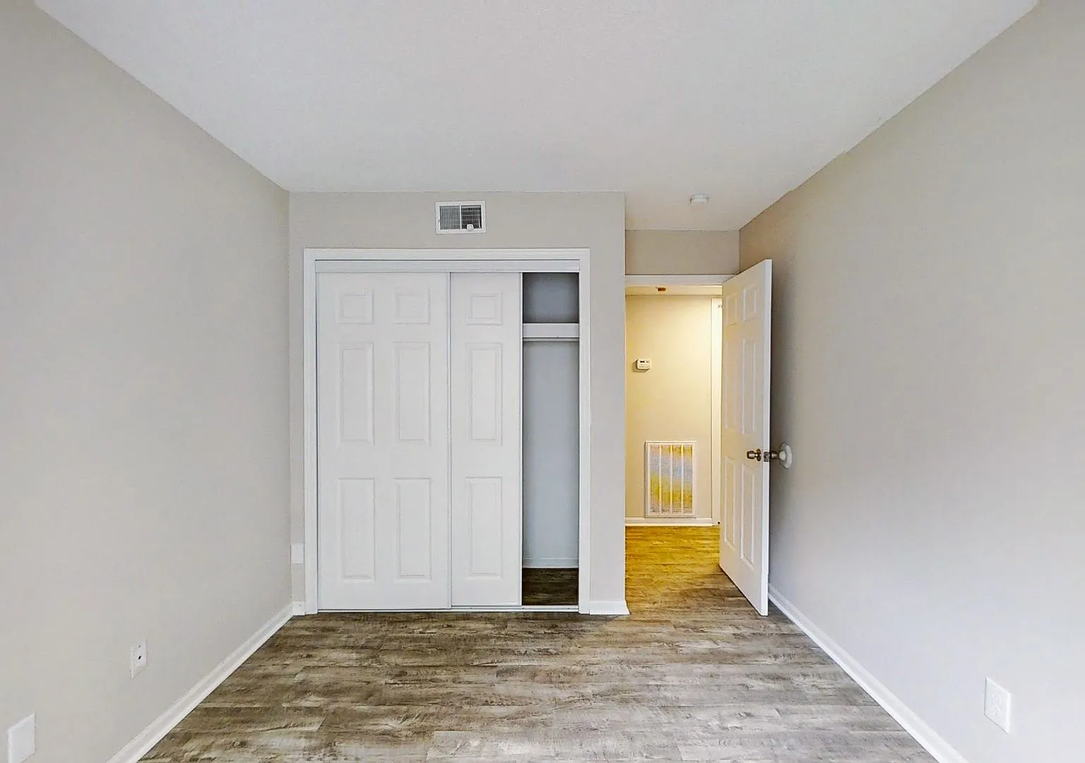 Newly Renovated 3 Bedrooms! — Photo 3