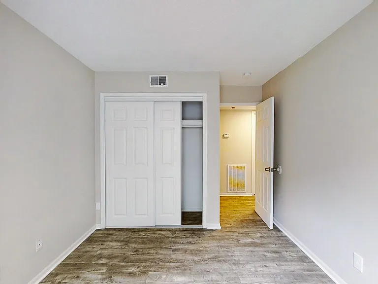 Newly Renovated 3 Bedrooms! — Photo 3