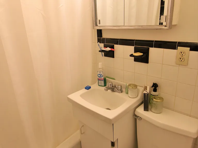 224 W 72nd St #1A — Photo 6