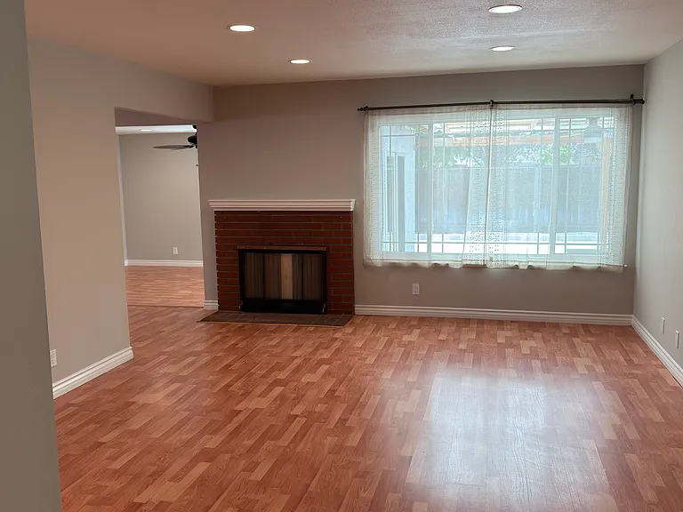 4782 Oyster Bay Dr — Photo 2