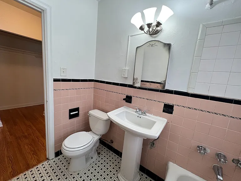 Stevens Square Apartments — Photo 66