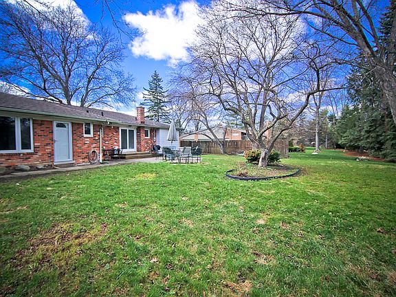 2nd image of 2590 Binbrooke Dr