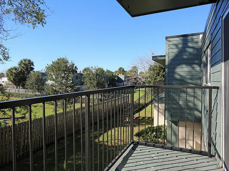 Sumerset Apartments — Photo 2