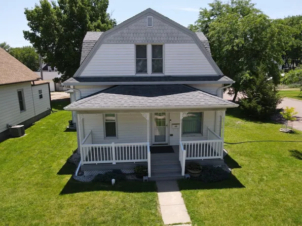 801 E 4th Ave, Mitchell, SD 57301