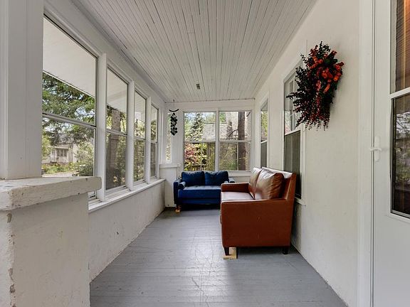 3rd image of 1031 26th Ave SE