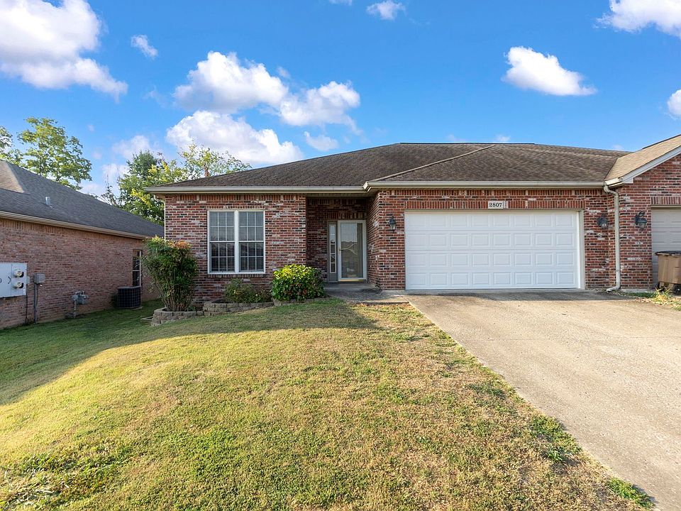 1st image of 2807 Lynwood Hills Dr