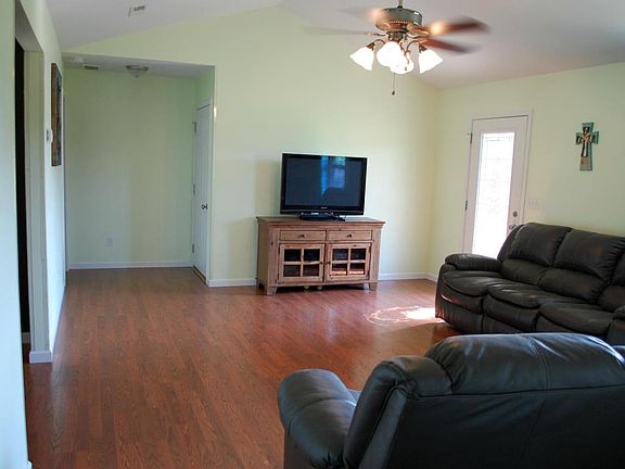 4th image of 317 Turnpike Ave