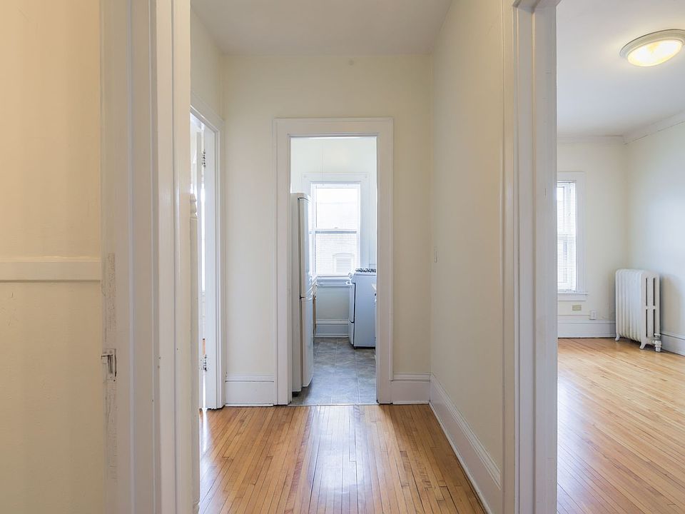 1st image of 1929 Fremont Ave S APT 26