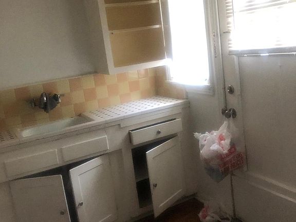 5th image of 4019 Richfield Ave