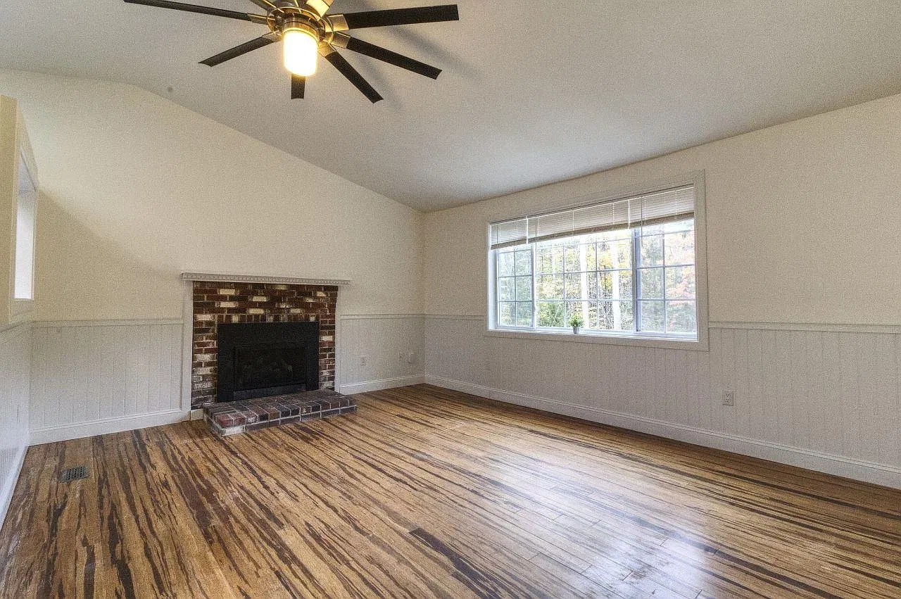 4 bed, 1.0 bath, 1758 sqft, $2,895 — Photo 4