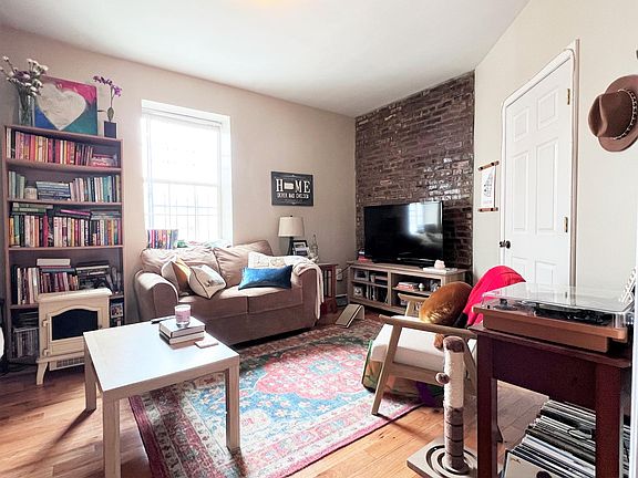 2nd image of 2633 W Girard Ave #2F