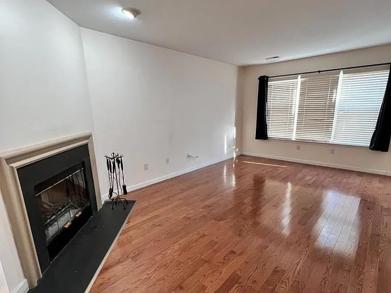 3303 Sterling Rd — Photo 2