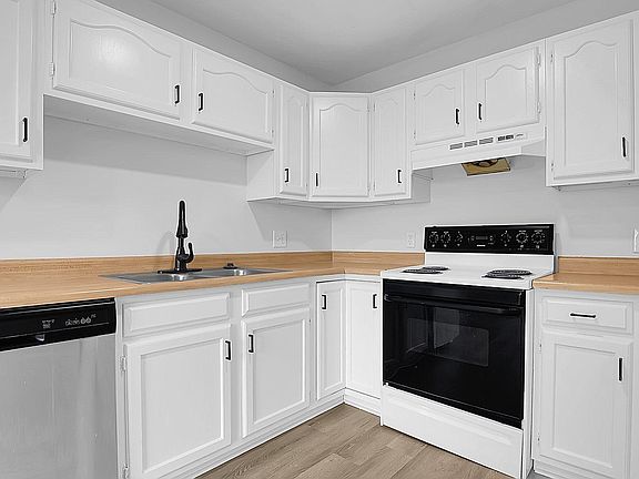 3rd image of 3034 Acorn Ct