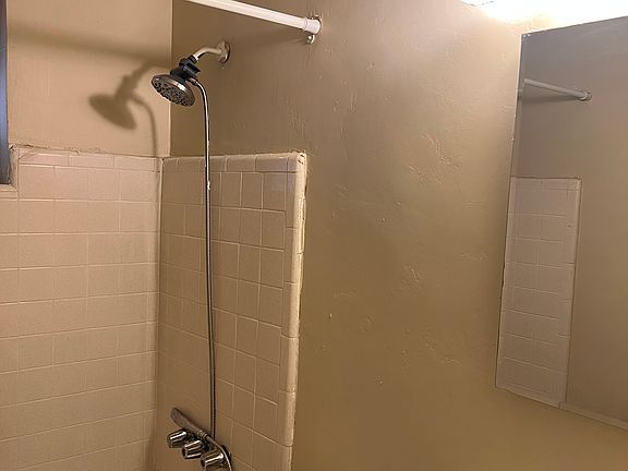 5th image of 2401 W Devonshire Ave APT 3