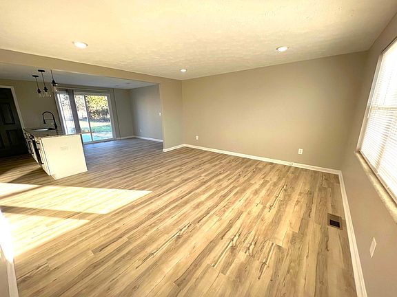 4th image of 11762 Lassiter Dr