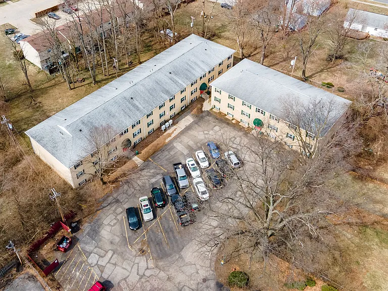 Grant Street Apartments — Photo 9