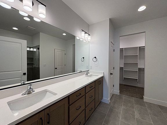 4th image of 476 W Heritage Dr