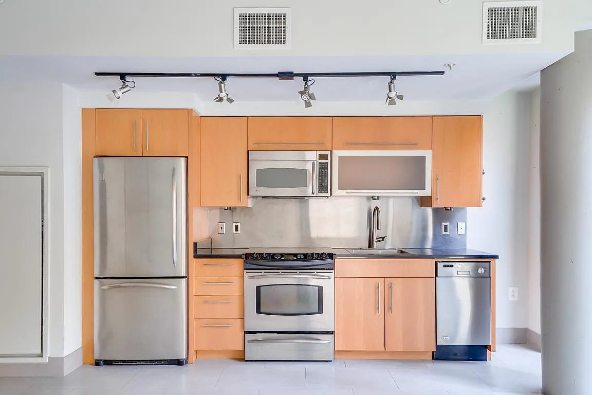 Studio, 730 sqft, $2,650 — Photo 1