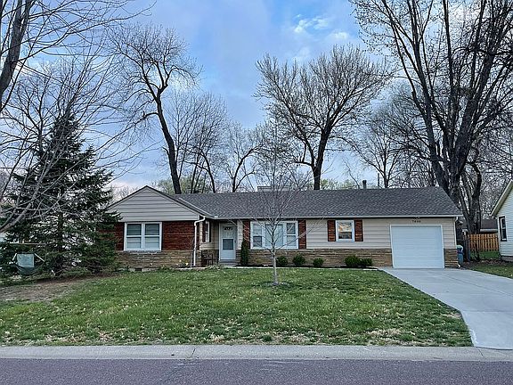 2nd image of 7800 W 67th St