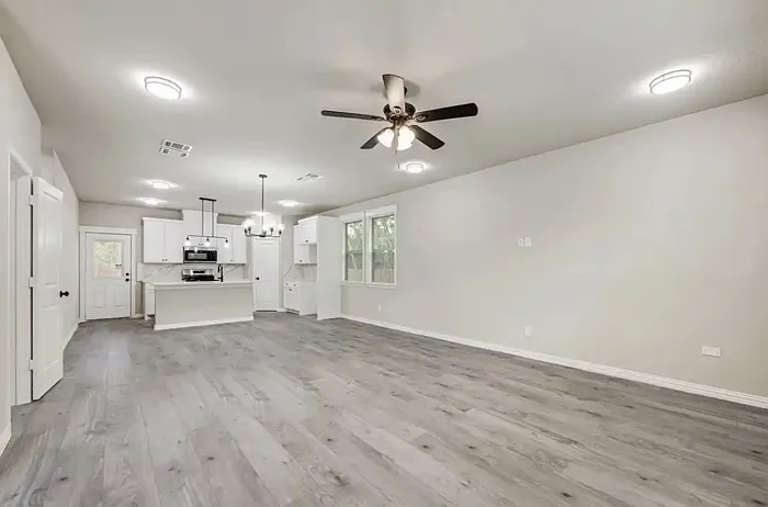 3 bed, 2.5 bath, 1842 sqft, $2,495 — Photo 4