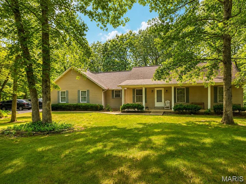 1st image of 3241 Cambridge Dr