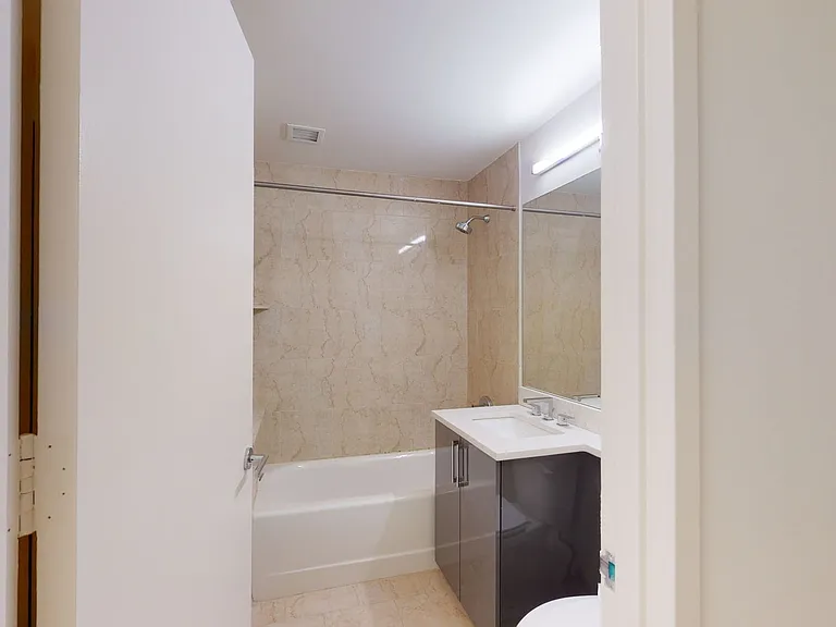 10 Hanover Square — Photo 66